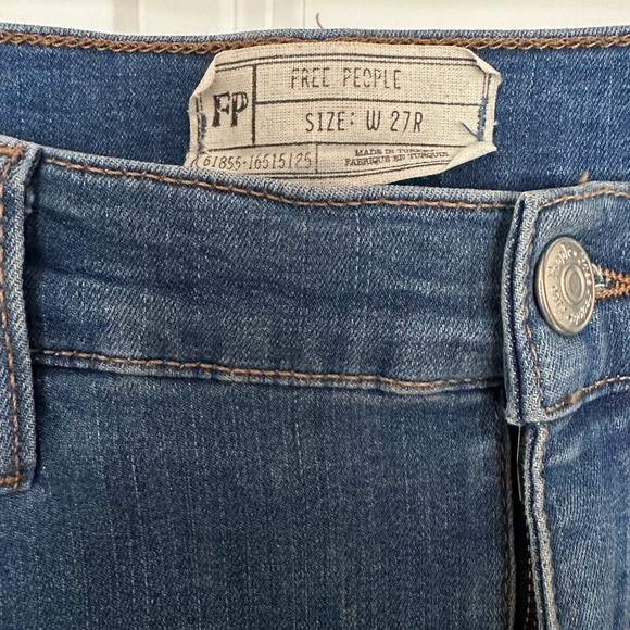 Free People skinny destroyed jeans - Size 27R - Picture 3 of 3